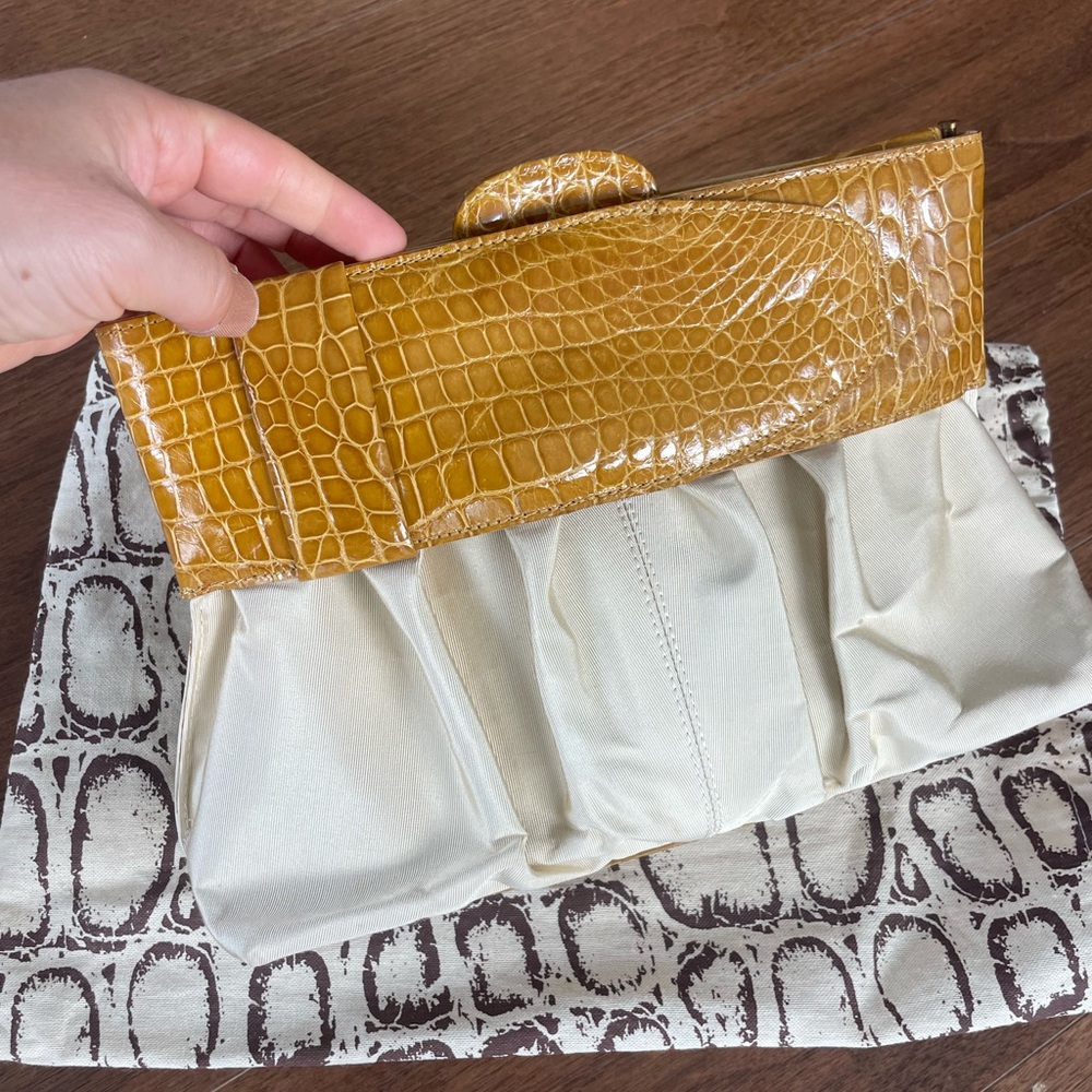 Elegant Yellow Embossed Leather Bag - Picture 3 of 4